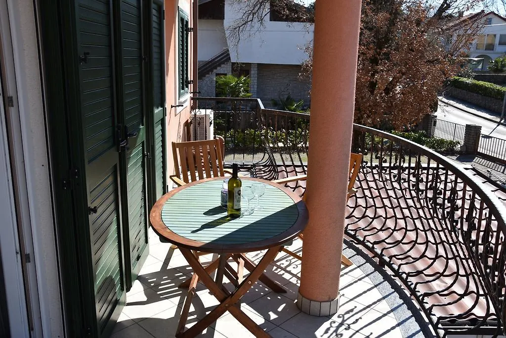 Malinska Center Apartment 0*,  Chorvatsko