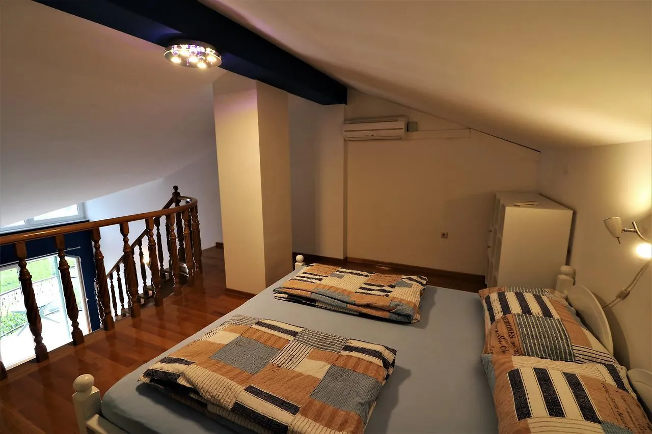 Malinska Center Apartment 0*,