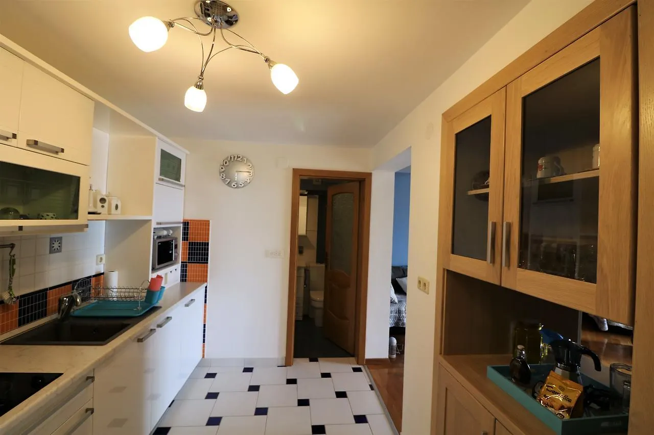 Malinska Center Apartment 0*,