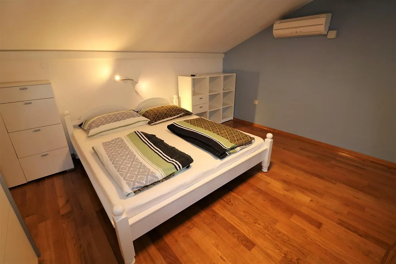 Malinska Center Apartment 0*,  Chorvatsko